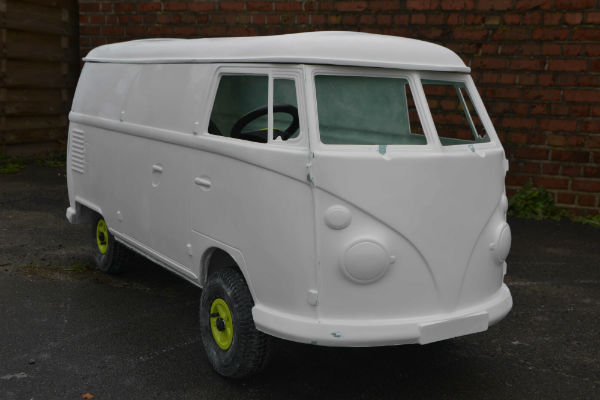 afbeelding van een polyester bus, spijlbus,  microbus, sambas, samba,  panel,panelvan, transporter, sambabus, schaalmodel, bus, busje, gocart body, panelbus, pedal car, gocart, bus voor gocart,tot rod,   bully, Samba  bully, pickup  bully,  pickup bully,  replica,  panelbus, tot rod, kit car, hotrod,  go cart,  custom, car, toy box