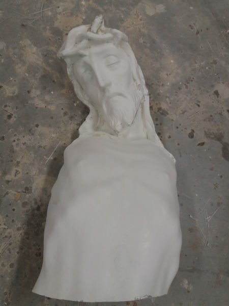 jezus, jezus beeld in polyester, jezusbeeld in vinylester, replica jezus beeld, christusbeeld, replica christus beeld, movieprop, filmprop, setprop, decor, filmdecor, filmdecoratie, filmrekwisiet, toneelrekwisiet, rekwisiet, muurdecoratie, prop, propmaker, propmaking