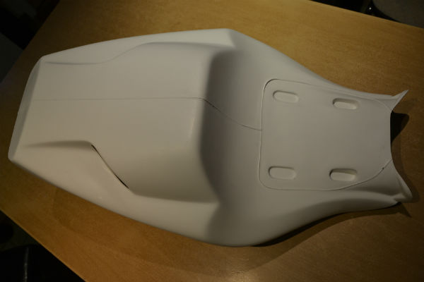 afbeelding van een circuit kuipset, race bodywork, racebodywork,race kuipen, kuipdelen,kappenset, kapdelen, racekap, race kuip, circuit kuip,ducati, racekuip, tankcover, circuitmoto, onderkuip, bovenkuip, racezitje, motorzitje, motorkuip, R6, ZXR, onderdelen snelheidsmoto, onderdelen motor, circuitmotor, onderdelen circuitmotor