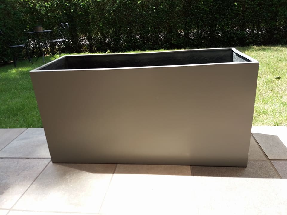 afbeelding van flowerbox, flowerboxes, planterbox, planterboxes, customized flowerbox, polyesterdesign, design in fiberglass, fiberglass art, garden decoration, garden decoration,herb box,flower box to size,planter,planter to size,planter in polyester, theming, thematisation