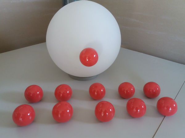 image of bumba, bumba nose, bumba theater plopsa, stage finish, ornamental balls, polyester ball, polyester ball 5 cm, small polyester ball, artificial balls, decoration, decor, sculpter, set construction, thematization, theatralization, stage prop, setprop