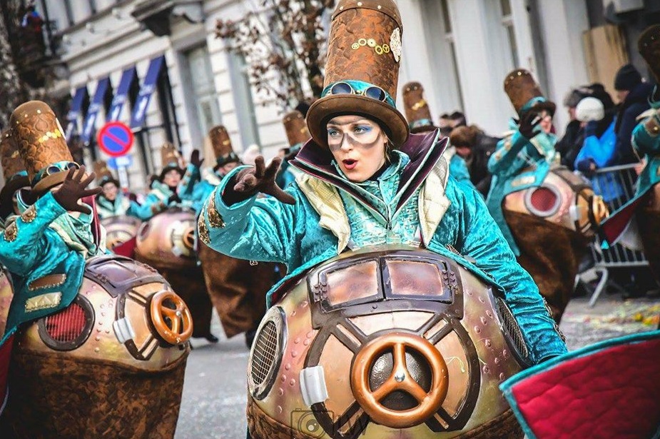 afbeelding van carnaval aalst 2018, parade, carnavalkostuum, creatief kostuum, praalwagen, kostuumbal, akv tisj, aalst carnaval, paradewagen, paradekostuum, theatralisatie,rekwisieten, blowups, eyecatcher, 3D object, polyester maatwerk, polyester vormgeving, prop, sculpteren, decorbouw, thematisatie, theming