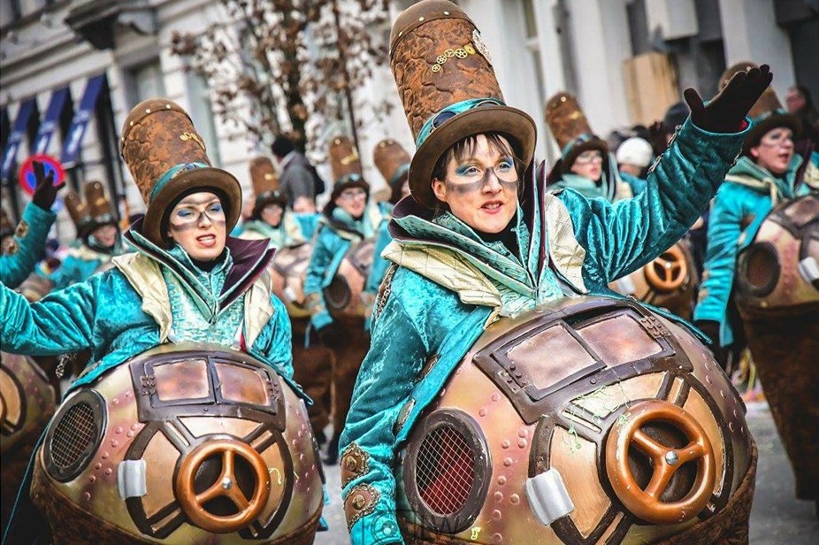 afbeelding van carnaval aalst 2018, parade, carnavalkostuum, creatief kostuum, praalwagen, kostuumbal, akv tisj, aalst carnaval, paradewagen, paradekostuum,rekwitisiet voor parade, rekwisieten, theatralisatie,rekwisieten, blowups, eyecatcher, 3D object, polyester maatwerk, polyester vormgeving, prop, sculpteren, decorbouw, thematisatie, theming