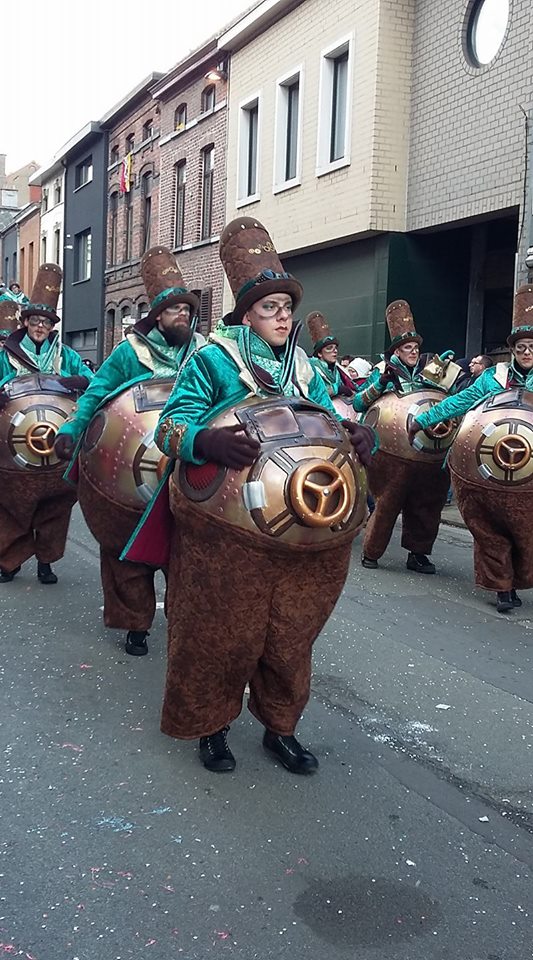 afbeelding van carnaval aalst 2018, parade, carnavalkostuum, creatief kostuum, praalwagen, kostuumbal, akv tisj, aalst carnaval, paradewagen, paradekostuum, theatralisatie,rekwisieten, blowups, eyecatcher, 3D object, polyester maatwerk, polyester vormgeving, prop, sculpteren, decorbouw, thematisatie, theming