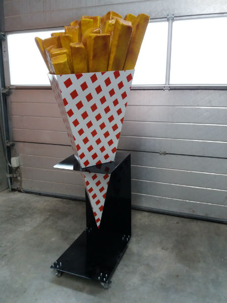 3D advertising object, chips bag, chip bag in fiberglass,cone bag,fries bag,fries bag in fiberglass, fiberglass bag for fries, french fries bag,fiberglass french fries,potato bag, potato statue, potato cone bag, fries in cone, restaurant decoration, thematisations, blow ups, props,movieprops, theming, 3D figures, decoration, themeparcs, themes, sculpture,restaurant decoration, restaurant publicity, eyecatcher, blow ups, prop