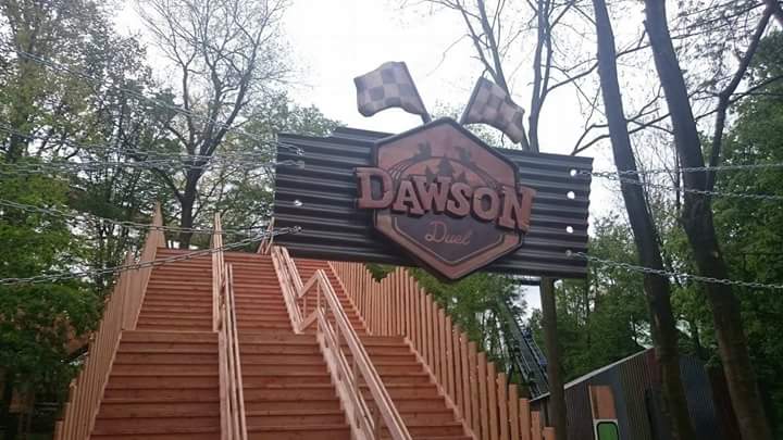 afbeelding van logo dawson duel, 3D logo, logo in fiberglass, sculpting, decoration in fiberglass, thematisation, theming, eyecatcher,set decoration, themeparc prop, themeparc logo, fiberglass prop, eyecatcher in fiberglass