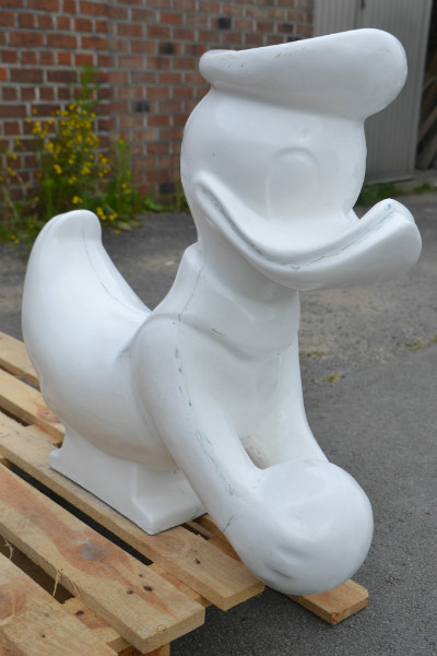 afbeelding van  polyester beeld, duck in polyester, , polyester eend, 3D duck,decor,blow ups, props,polyester beeld, decor, achtergronddecor, toneel decor, film decor,polyesterdecoratie, polyester winkeldecoratie, winkeldecoratie, polyesterwerk, polyesterproject, polyester design, animatiepark, pretpark, polyester in pretpark,polyester indoorpark, speeltuig in polyester,tiki stijl, kunst, attractie, attractiepark, decor, decorbouw, attractie voor pretpark, figuur in polyester