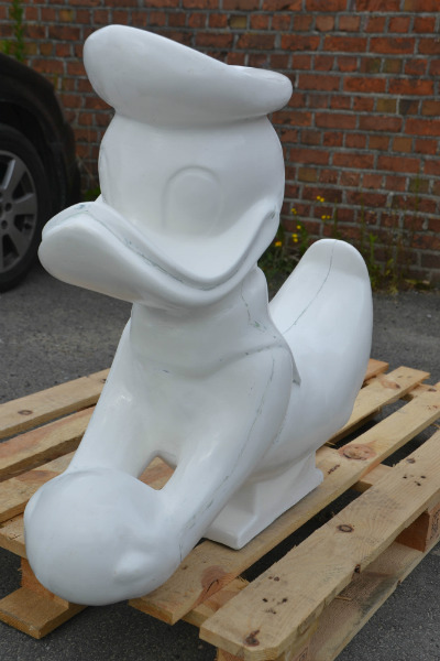 afbeelding van  polyester beeld, duck in polyester, donald duck, polyester eend, 3D duck,decor,blow ups, props,polyester beeld, decor, achtergronddecor, toneel decor, film decor,polyesterdecoratie, polyester winkeldecoratie, winkeldecoratie, polyesterwerk, polyesterproject, polyester design, animatiepark, pretpark, polyester in pretpark,polyester indoorpark, speeltuig in polyester,tiki stijl, kunst, attractie, attractiepark, decor, decorbouw, attractie voor pretpark, figuur in polyester