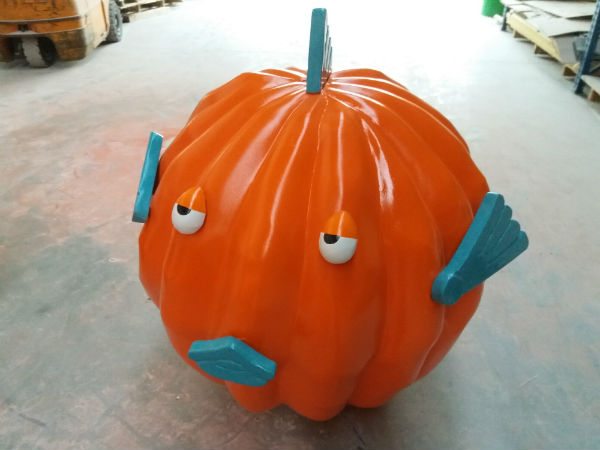 afbeelding van pompoen, halloween,halloween dcoratie, halloween pompoen, dolfinarium harderwijk, vispompoen, grappige pompoen, leuke pompoen,thema halloween, thematisatie halloween, halloween object, halloween decoratie, props,  eyecatcher,blowups, reclamecampagne, reclameobject, winkeldecoratie, uitvergroot beeld, 3Dfiguur, beursstand,  decor, decor voor themaparken, thematisatie,  decorbouw, decoratie,polyester beelden, polyester figuren,polyester beeld,props, handmade decoraties, polyester thema's, interieurbouw, polyester maatwerk, onderdelen vervaardigen, kunstcreaties, hand lay up bewerking, vormstukken, kunstobject,theming, thematisatie, 3D figuren,polyesterdesign