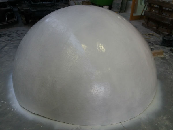 afbeelding van halve bal, witte bal, grote bal, bal in polyester, bal 1 diameter, bal 2 diameter,bal 200cm,  bal op maat, decorbouw, rekwisiet, setdecoratie, bal voor fotoshoot, props, blowups