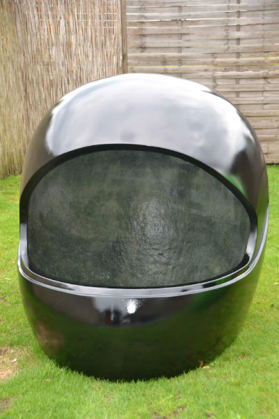 afbeelding van een polyesterhelm,polyester helm, grote helm, speciale helm, polyester werken, polyester design polyester industrie,XL helmen, XL helmets, circuit stukken,3D beelden, blow ups,Polyester thematisatie, grote beelden in polyestern polyester maatwerk, XL object,rekwisiet,race thema, uitvergrote objecten,grote helm, props, set props, movie props, setdecoratie, podiumdecoratie, eyecatchers, sculpteren, decoratie in polyester, props