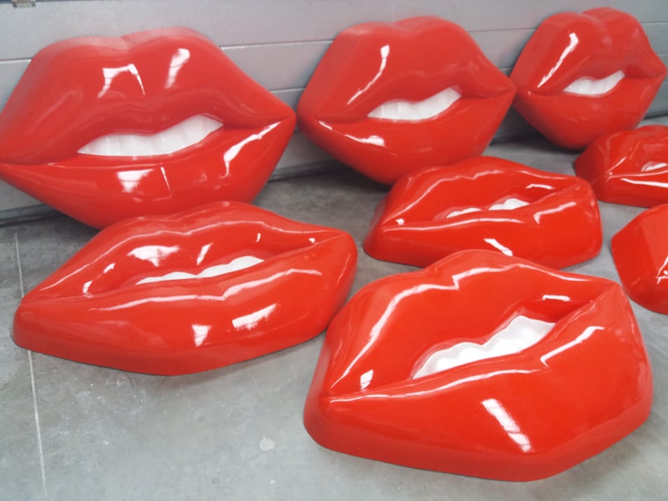 red lips, glossy lips, sweet lips,XL lips, 3D mouth, 3D lips, lip art, large lips in fiberglass, lips in eps, lips in styrofoam, wall decoration, shop decoration, white teeth, teeth in eps, teeth in fiberglass, mouth advertisement, lipeyecatcher, lip blowup, XL lips, handicraft, gag, propmaker, wall prop, dancing decoration, 3D lips, lips sculpt,rote lippen, groe lippen aus polyester, lippen aus eps, lippen aus styropor, wanddekoration, ladendekoration, weie zhne zhne aus eps, zhne aus polyester, mundwerbung, lippenfnger, lippenexplosion, xl lippen, kunsthandwerk, knebel, propmaker, wandsttze, tanzdekoration, 3D Lippen, Lippenskulptur