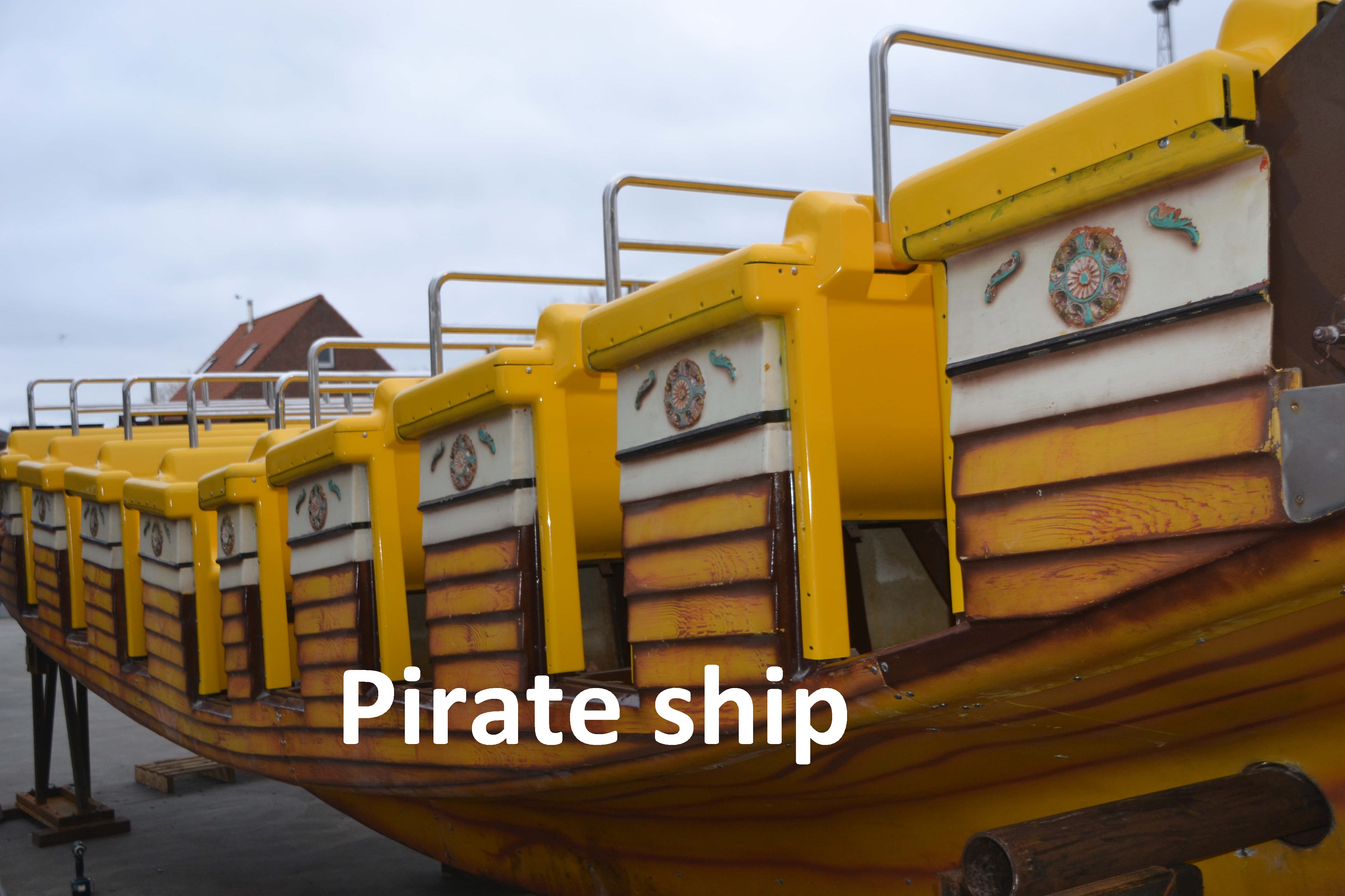 picture of pirate ship, pirate boat, themepark, roller coaster, family park, theme area, theming, props, sculptures, themed environments, entertainment, amusement parks, stand building, playgrounds, creative constructions, thematic eye-catchers,recreational area, Coating of figures,thematic elements, stages, props in fiberglass