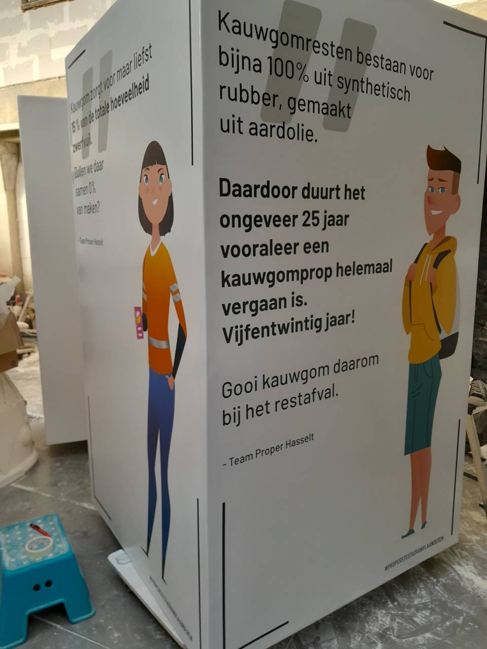 afbeelding van team proper hasselt,de properste stad van vlaanderen,grote sigaret, grote peuk, XL sigaret, XL peuk, grote kauwgom, kauwgum, XL kauwgom, bestickering, belettering, wrapping