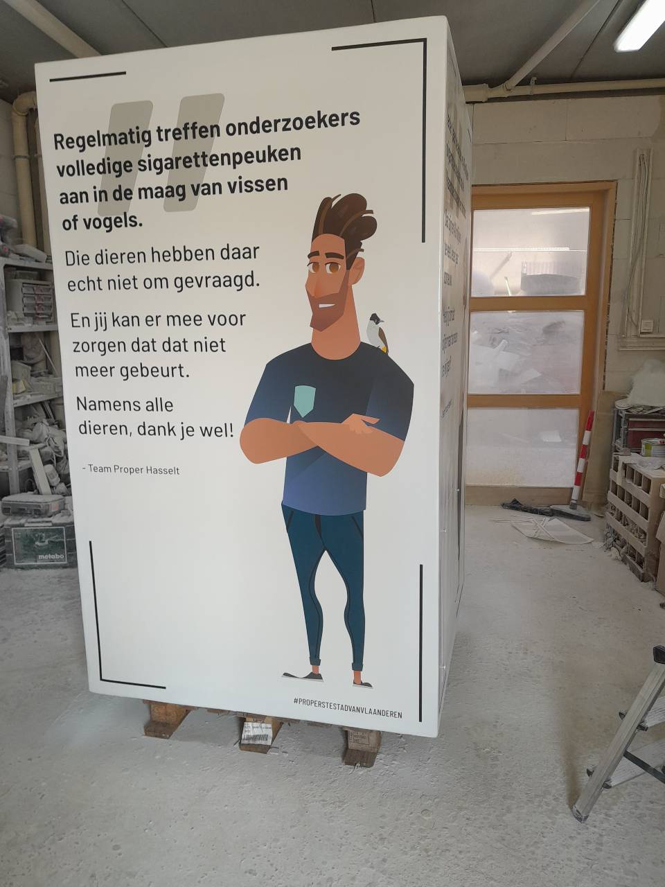 afbeelding van team proper hasselt,de properste stad van vlaanderen,grote sigaret, grote peuk, XL sigaret, XL peuk, grote kauwgom, kauwgum, XL kauwgom, bestickering, belettering, wrapping