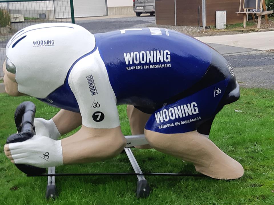 afbeelding van wielrenner, 3D wielrenner, 3D pop, promowagen, promotiewagen, reclamewagen,autoreclame,piepschuim, sculpteren in piepschuim, carnavalspop, praalwagen, piepschuim wielrenner, reclameauto,  eyecatcher, trompe  l'oeil, blikvanger, blowup, blow up, uitvergroten, grote wielrenner, grote coureur,reclameauto,wooning zesdaagse, OOH reclame, OOH kunstwerk, buitenreclame, uitvergroeten merk, uitvergroten brands, reclameuiting, giant advertising, out of home reclame,auto met wielrenner, auto met coureur,, publiciteit, publiciteitswagen, publiciteitsstunt, publiciteitswagen, promo, promomateriaal, promotiemateriaal, reclameobject, theatralisatie,winkeldecoratie,blowups, eyecatchers, 3D object, polyester maatwerk, polyester vormgeving, prop, sculpteren, decorbouw, thematisatie, theming, propmaker, sculpting, sculpteren, sculpteerwerk, praalwagen, paradewagen