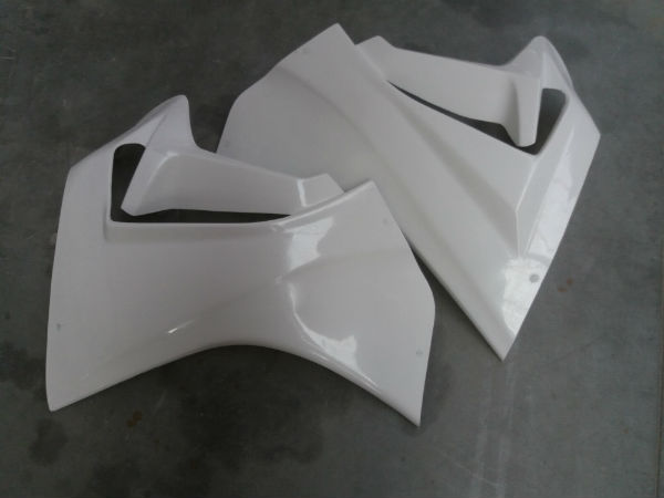 afbeelding van een circuit kuipset, race kuipen, race bodywork, racebodywork,kuipdelen,kappenset, kapdelen, racekap, race kuip, circuit kuip,ducati, racekuip, tankcover, circuitmoto, onderkuip, bovenkuip, racezitje, motorzitje, motorkuip, R6, ZXR, onderdelen snelheidsmoto, onderdelen motor, circuitmotor, onderdelen circuitmotor