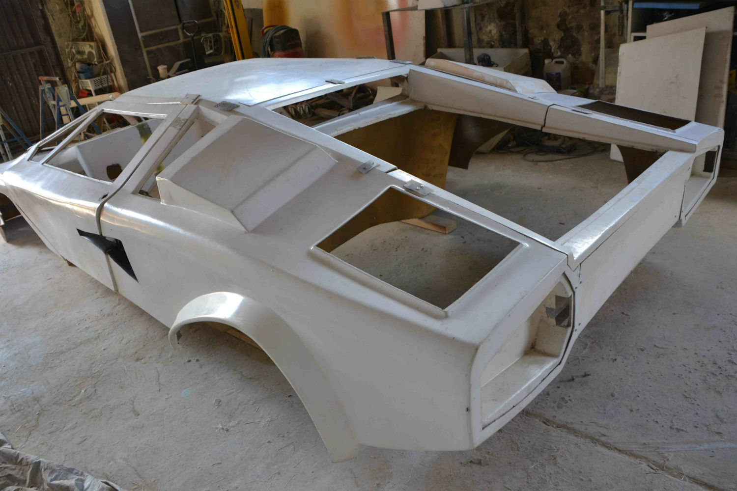 afbeelding van rplique, lamborghini countach, lamborghini kit car,lamborghini polyester, lamborghini restauratation,kit carrosserie lamborghini