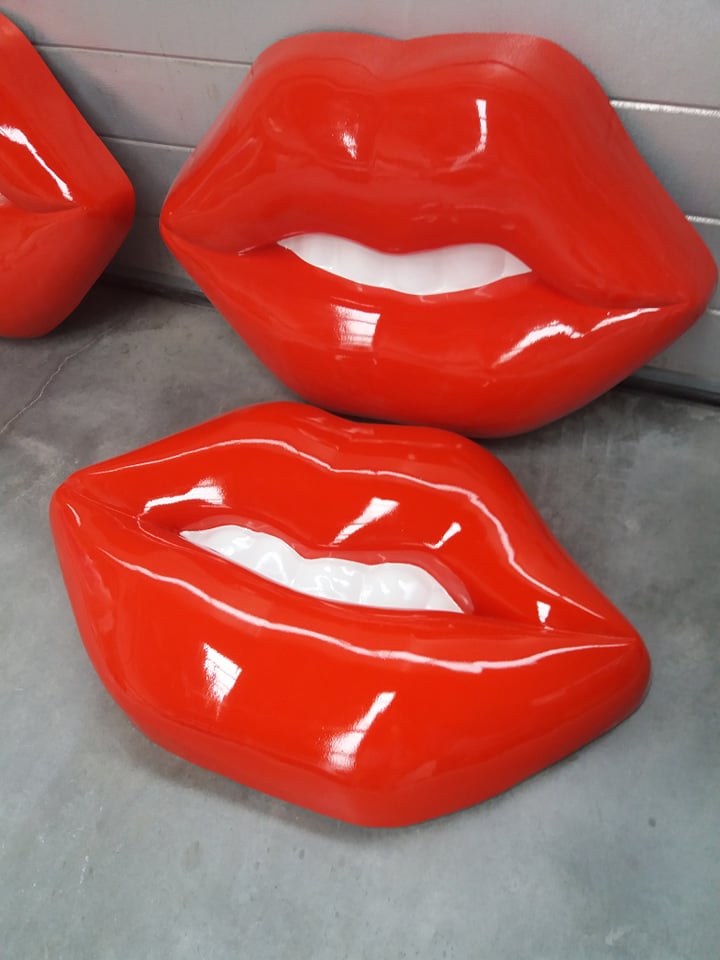 red lips, glossy lips, sweet lips,XL lips, 3D mouth, 3D lips, lip art, large lips in fiberglass, lips in eps, lips in styrofoam, wall decoration, shop decoration, white teeth, teeth in eps, teeth in fiberglass, mouth advertisement, lipeyecatcher, lip blowup, XL lips, handicraft, gag, propmaker, wall prop, dancing decoration, 3D lips, lips sculpt,rote lippen, groe lippen aus polyester, lippen aus eps, lippen aus styropor, wanddekoration, ladendekoration, weie zhne zhne aus eps, zhne aus polyester, mundwerbung, lippenfnger, lippenexplosion, xl lippen, kunsthandwerk, knebel, propmaker, wandsttze, tanzdekoration, 3D Lippen, Lippenskulptur