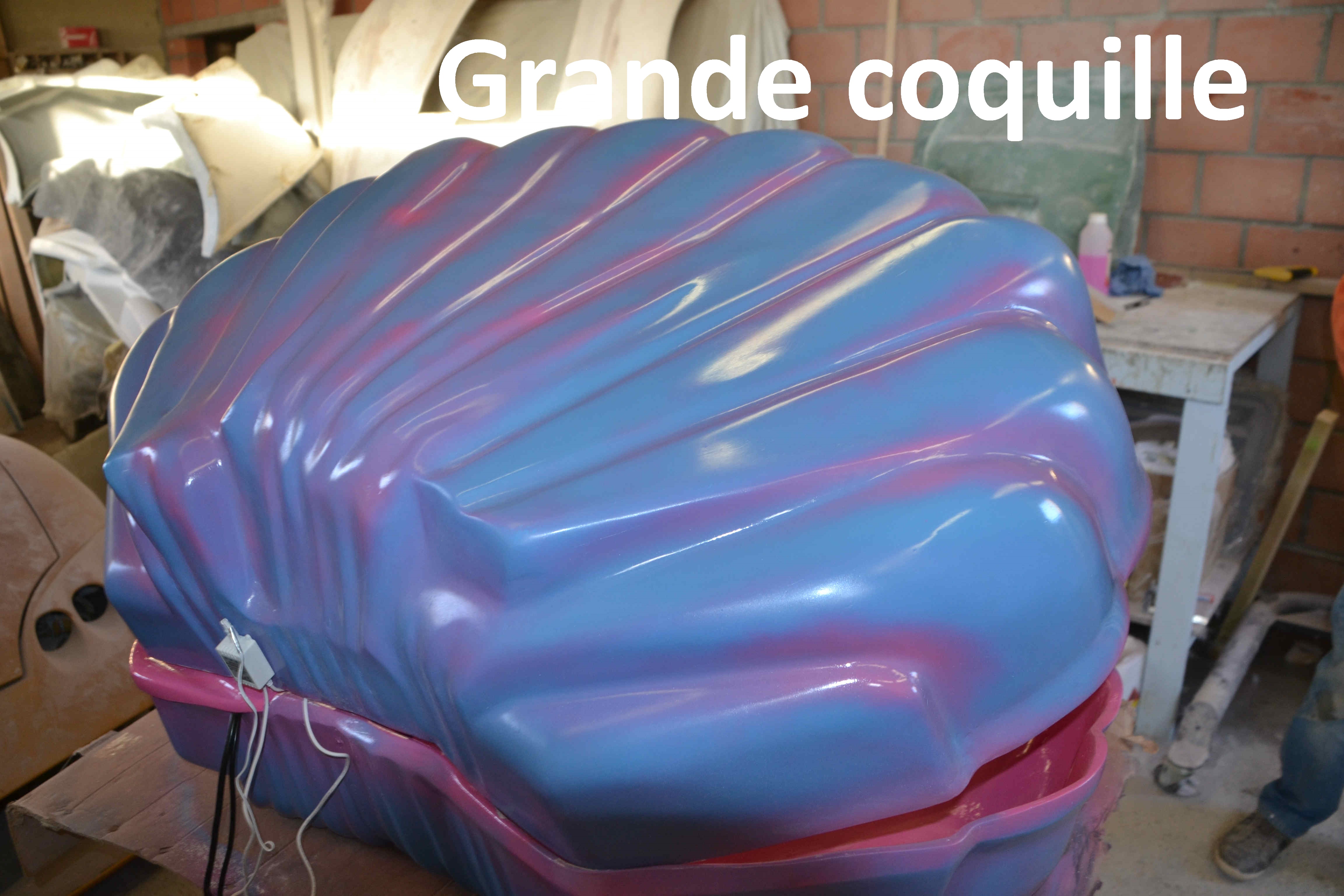 afbeelding van een grand coquille, coquille en polyester, coquille en fibre de verre, parc d'attraction