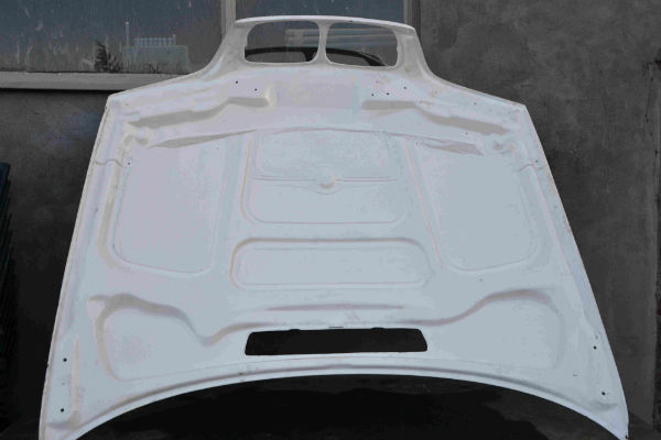 afbeelding van een polyester autovleugel, polyester onderdelen,polyester stukken, rally stukken, circuit onderdelen, carbon onderdelen, carbon stukken
